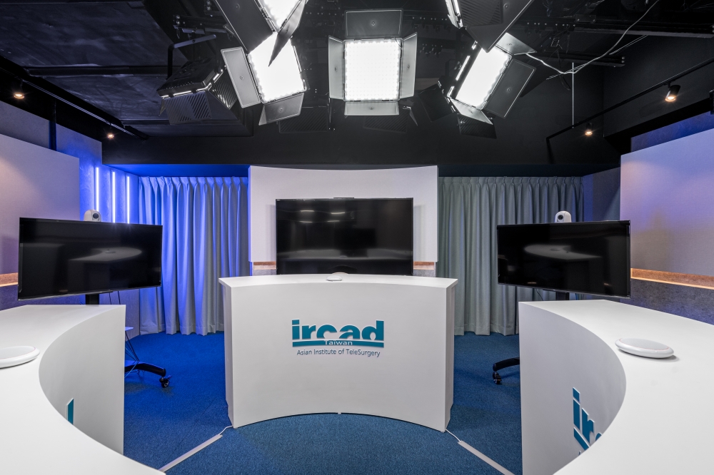 亞洲遠距微創手術中心．醫學影像教學棚